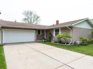 9957 W Oak Forest Dr, Beach Park, IL