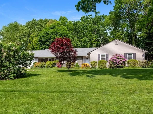 88 Ridge Rd, Longmeadow, MA 01106