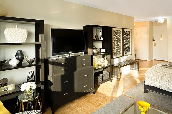 Rented by Compass | media 2