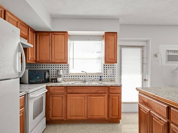 4th image of 165 17th Ave SE #165