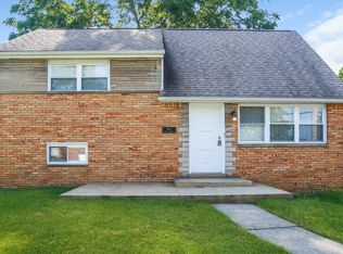 667 Regency Dr, Pittsburgh, PA 15239