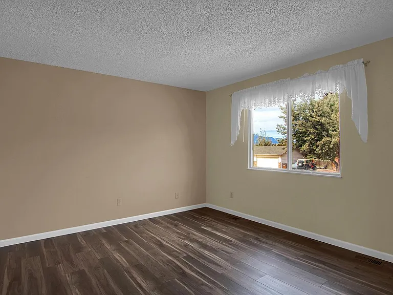 1197 Applewood Dr — Photo 17