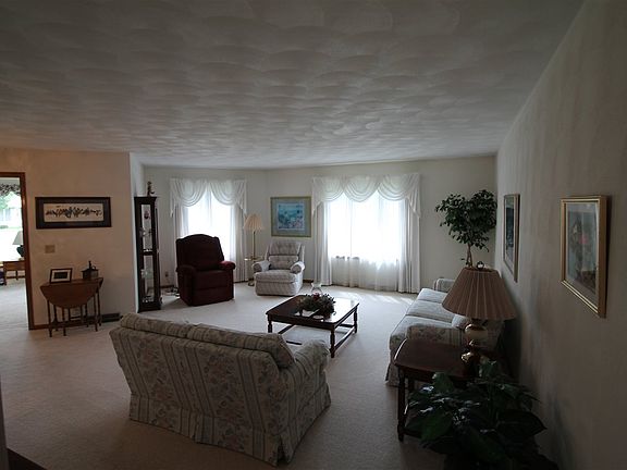 3rd image of 4030 Dorchester Dr