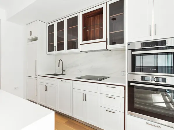 115 East 55th Street image 1 of 17