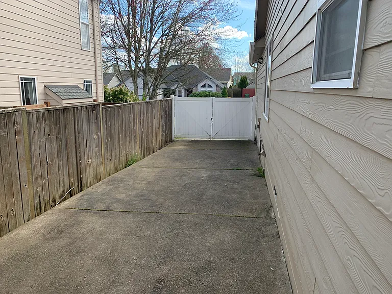 2895 Vintage Ave SE — Photo 49