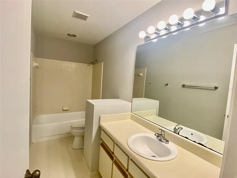5344 NW 8th Ave — Photo 9