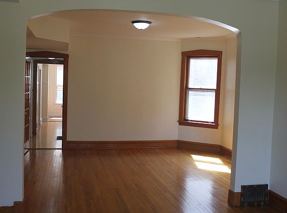 3rd image of 3741 N Oakley Ave #2