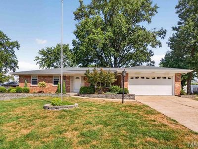 5827 Pebble Oak Dr, Saint Louis, MO, 63128