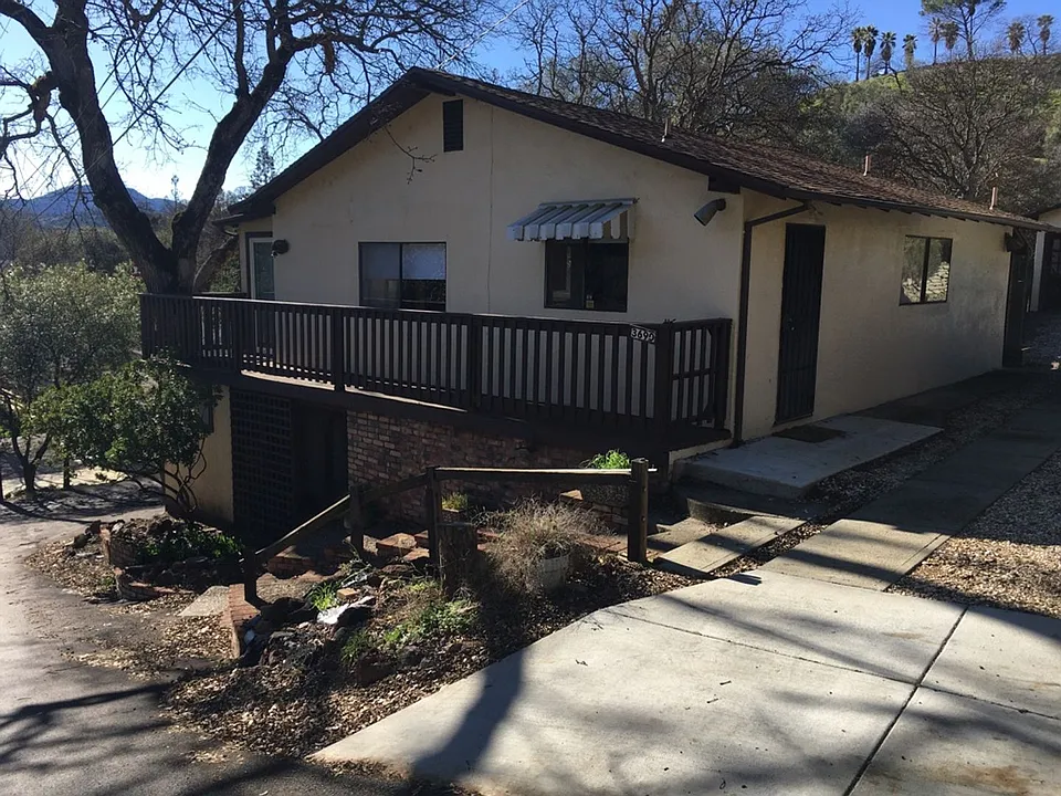 3690 Tulare St