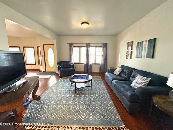 3rd image of 1014-1016 Quincy Ave