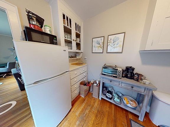 4th image of 119 College Ave #200