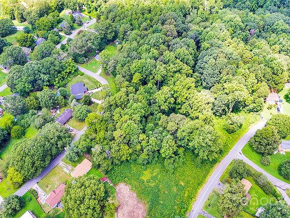 4th image of 3010 Randy Dr