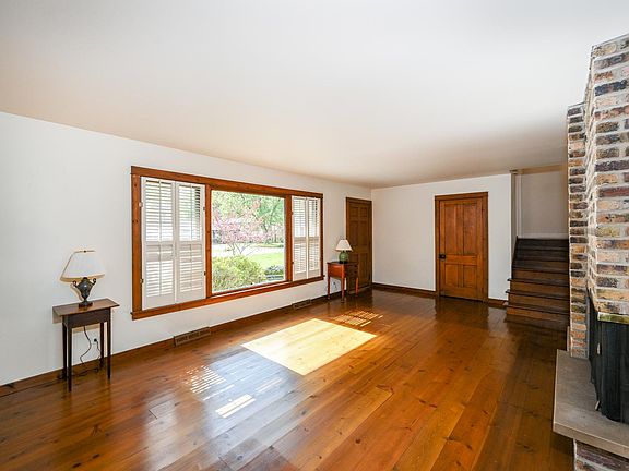 5th image of 22W640 Burr Oak Dr