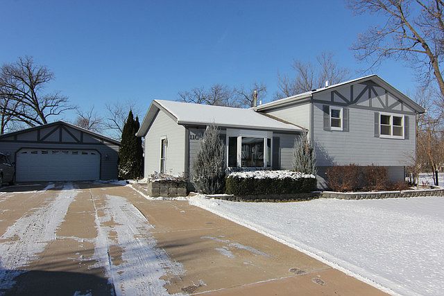 1st image of 1105 N Hickory Ter