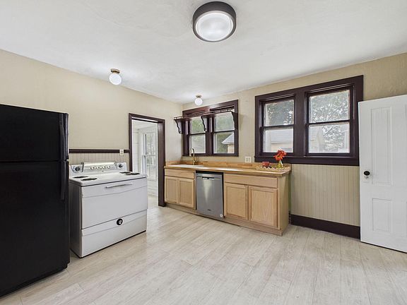 5th image of 1813 1st Ave