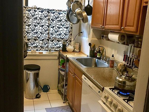 5th image of 1 W 85th St APT 8F