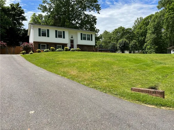 123 Wedgewood Dr, Mount Airy, NC 27030