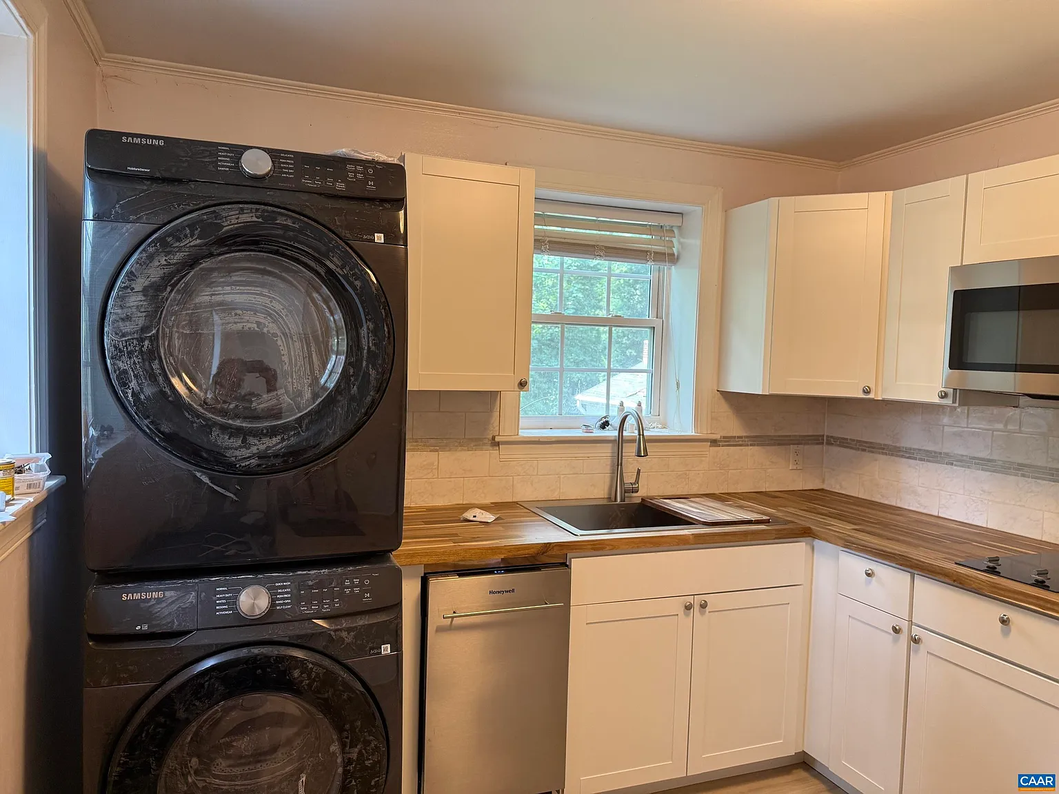1 bed, 1.0 bath, 692 sqft, $1,200 — Photo 2