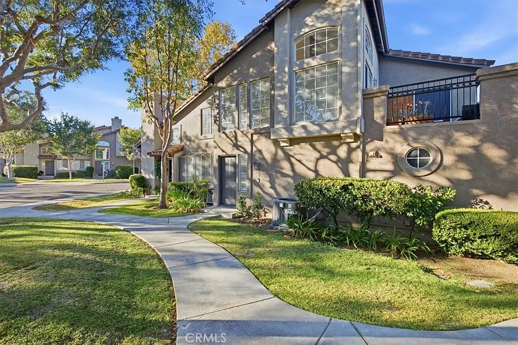 2 bed, 1063 sqft, $3,500 — Photo 1