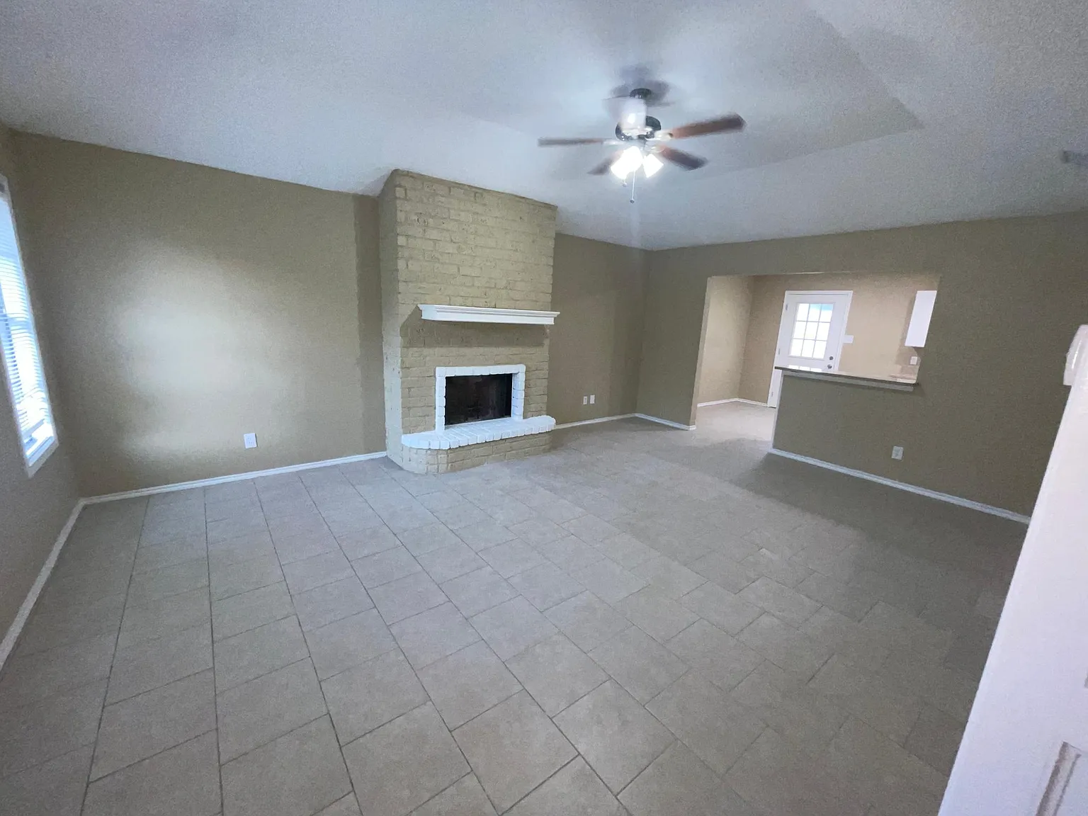3 bed, 1412 sqft, $1,700 — Photo 3