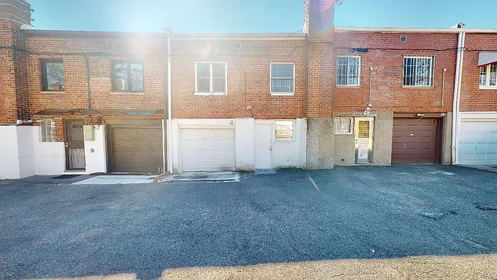 Rented by Metro Garden Realty NYC | media 31