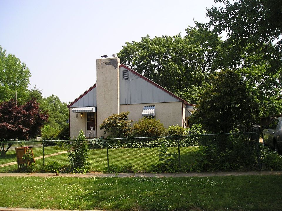 2nd image of 249 Elm Ave