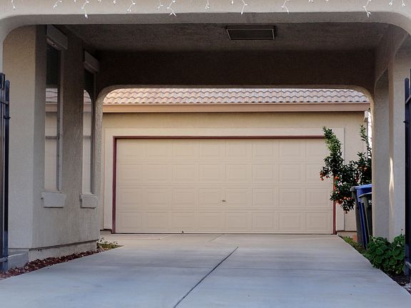 3rd image of 281 Highfield Cir