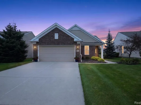 9397 Sand Hill Dr, Grand Blanc, MI 48439