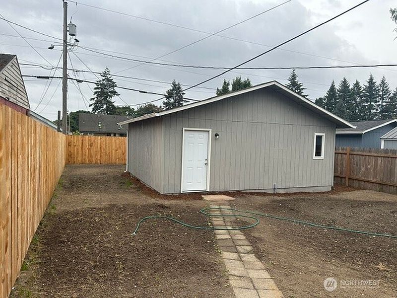4th image of 264 19th Avenue