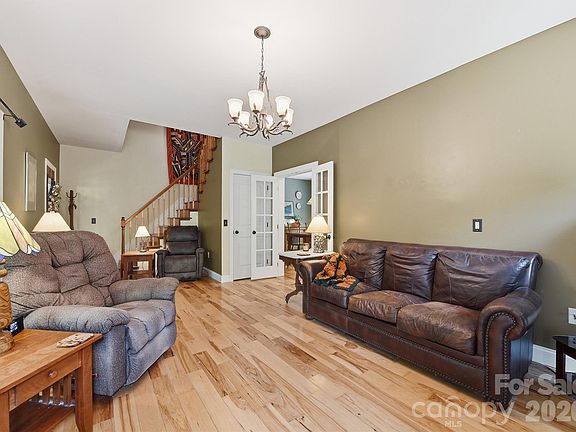 4th image of 229 Rippling Brook Rd