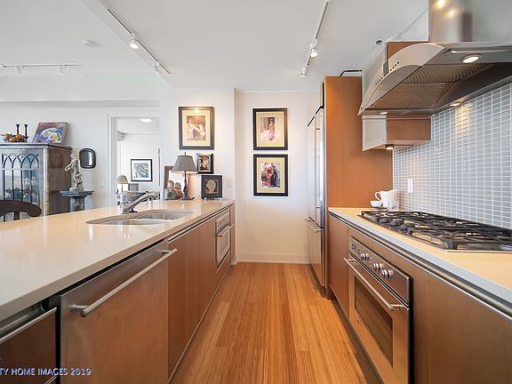 4th image of 340 E Randolph St APT 1001