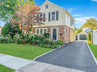 45 Woodbury Way, Syosset, NY 11791