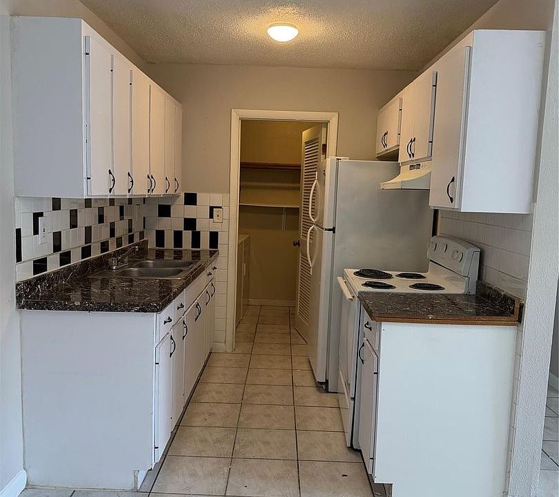 1st image of 990 SW 76th Ave