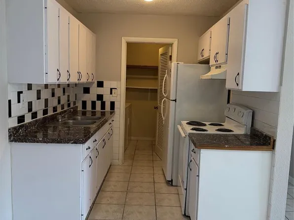 990 SW 76th Ave, North Lauderdale, FL 33068