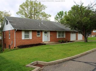 1322 Village Dr, South Charleston, WV 25309