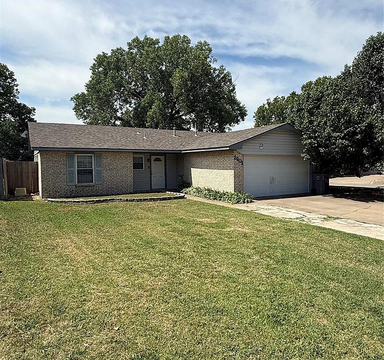 1st image of 2901 NE Lakeview Cir