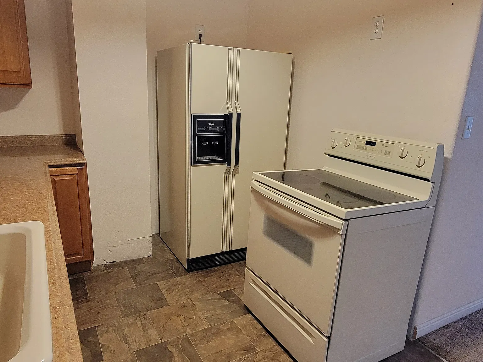 3 bed, 900 sqft, $1,200 — Photo 3