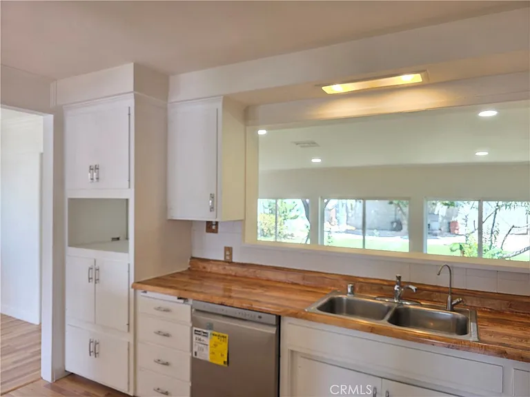 8834 Stansbury Ave — Photo 3