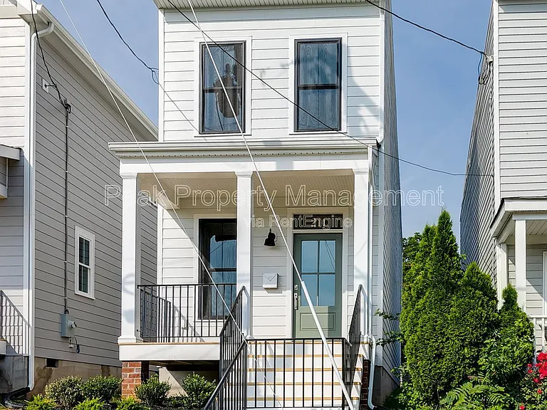 211 E 15th St — Photo 2