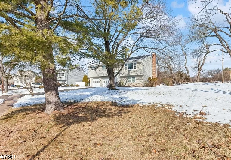 3 Stafford Dr — Photo 2