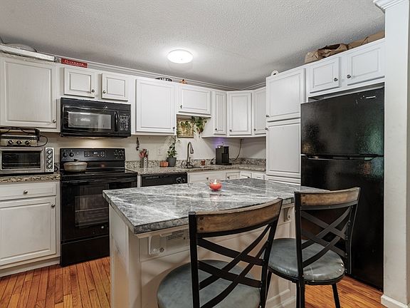 4th image of 20 Abbey Rd APT 104