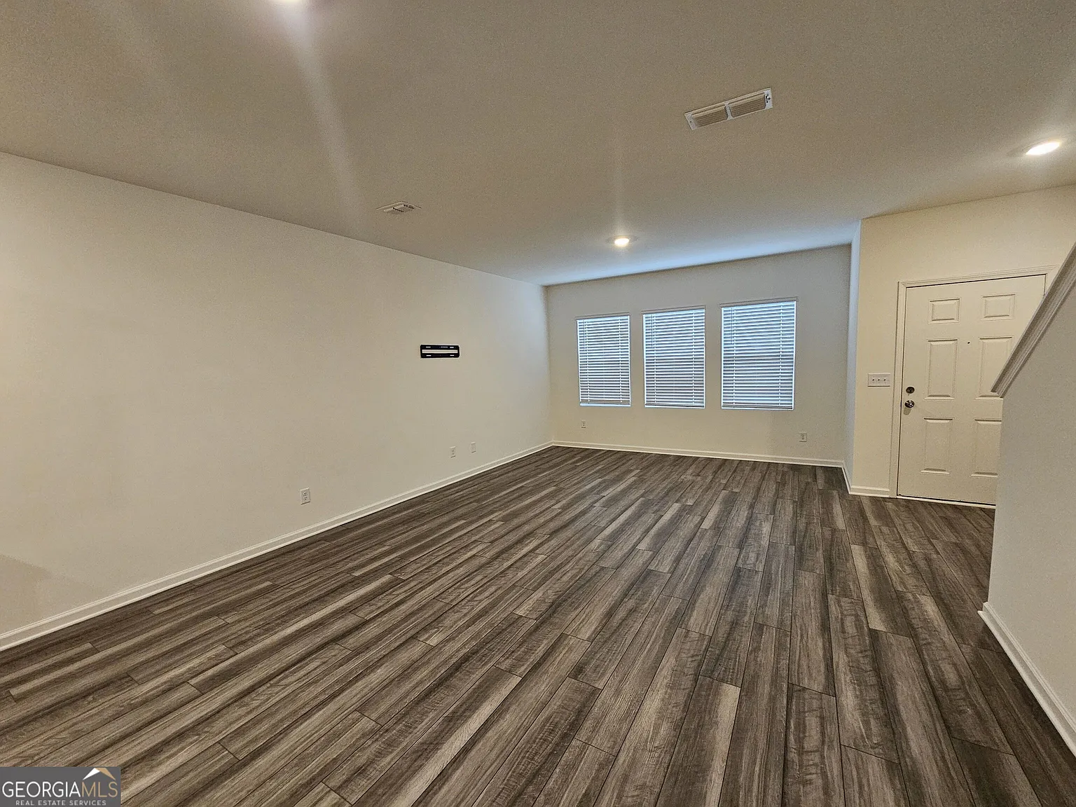 3 bed, 2.5 bath, 1652 sqft, $1,950 — Photo 3