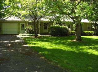 9 Hickory Ln, Algonquin, IL 60102