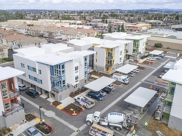 HUB APARTMENTS — Photo 20