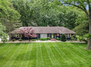 8211 Wenonga Rd, Leawood, KS 66206