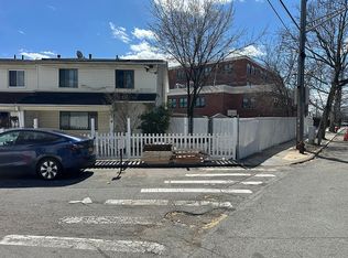 6 Greentree Ln, Staten Island, NY 10314