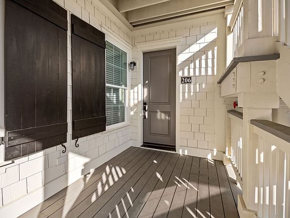 4th image of 117 Gascoigne Ave #206