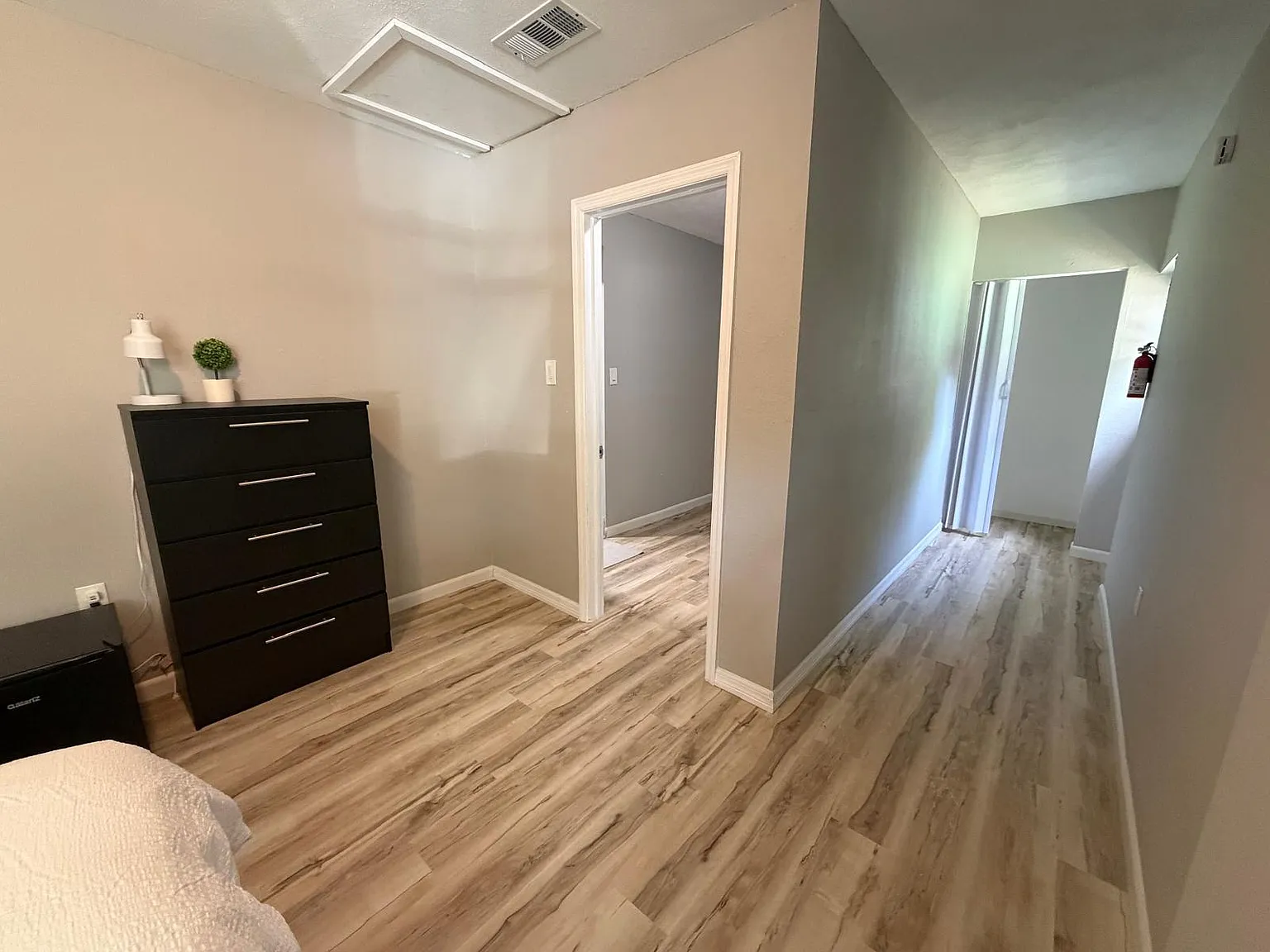 4 bed, 2.0 bath, 1240 sqft, $888 — Photo 3