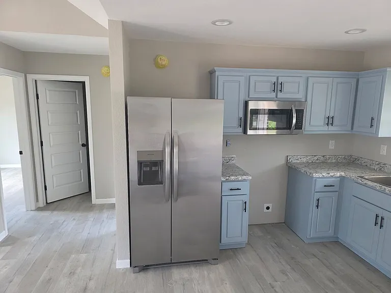 111 Holly Hill Dr — Photo 3