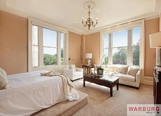 Sold by Warburg | media 32